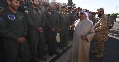 صور.. وزير دفاع الكويت يتفقد قوات بلاده المشاركة فى عملية إعادة الأمل باليمن