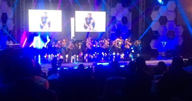 فيديو.. حفل غنائى راقص قبل الإعلان عن الفائز بجائزة أفضل لاعب فى أفريقيا