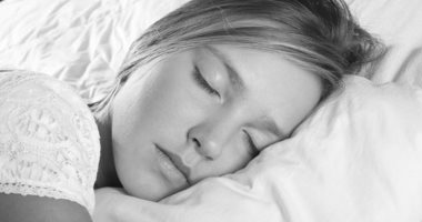 النوم القليل جدًا فى مرحلة الطفولة يرفع مستويات الكوليسترول فى الدم عند الكبر