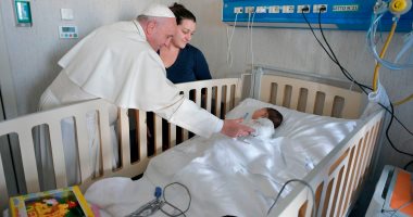 صور.. البابا فرانسيس يزور مستشفى الأطفال فى روما