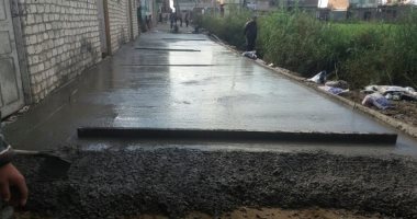 الانتهاء من أعمال رصف شارع دائر الناحية فى كفر شحاتة بدمياط 