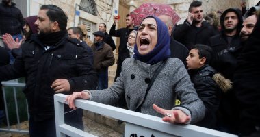 صور.. مظاهرة ضد ترأس بطريرك القدس الأرثوذكسية احتفالات "عيد الغطاس" ببيت لحم