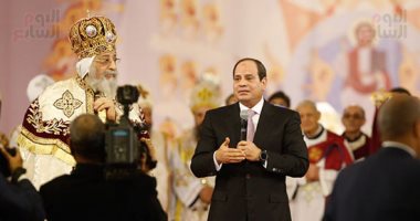 "عاش السيسي وتحيا مصر" هتاف المحتلفين بالقداس فى كنيسة العاصمة الإدارية (فيديو وصور)
