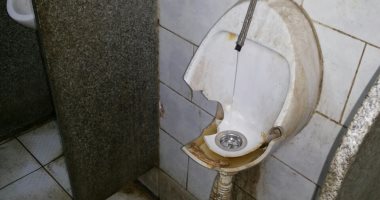 مواطن يشكو عدم نظافة الحمامات وغلق المصاعد فى عيادات عرابى المهندسين