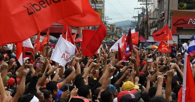 صور.. الألاف يتظاهرون فى هندوراس ضد إعادة انتخاب الرئيس هيرنانديز