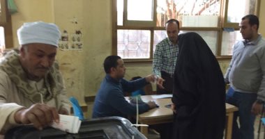 صور.. الانتخابات التكميلية بدائرة جرجا سوهاج حضر القضاة وغاب الناخبون