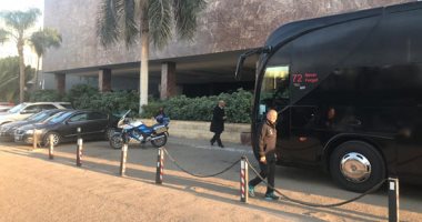 3 سيارات شرطة تؤمن تحرك الأهلى إلى استاد القاهرة قبل القمة