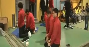 فيديو.. لاعبو الأهلى يؤدون صلاة المغرب قبل مواجهة الزمالك فى القمة 115