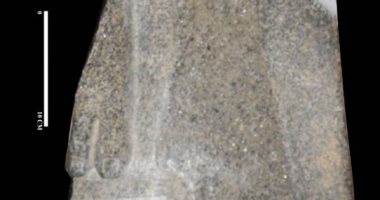 صور.. الآثار تعثر على جزء من تمثال أمنحتب الثالث فى موقف سيارات بسوهاج