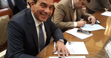 وكيل "صحة البرلمان" يطالب بإشراك البنوك مديونيات الشركة المصرية للأدوية