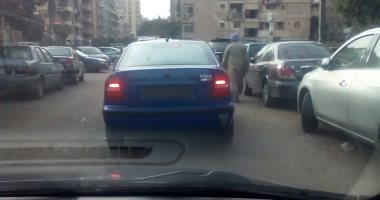 قارئ يرصد سيارة تسير بدون لوحات معدنية فى شارع صقلية بمدينة نصر