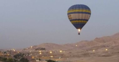 تحليق 9 رحلات بالون طائر بسماء الأقصر على متنها 130 سائحا أجنبيا ومصريا