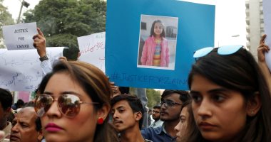 صور.. مظاهرات عارمة تجتاح باكستان بسبب مقتل طفلة 7 سنوات بعد اغتصابها