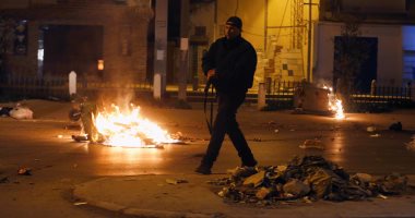 صور.. تجدد أعمال العنف بتونس بين الشرطة ومحتجين على غلاء الأسعار