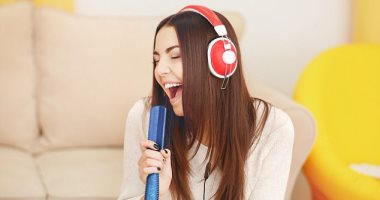 الغناء يساعد النساء فى التغلب على الاكتئاب بعد الولادة