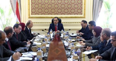 القائم بأعمال رئيس الوزراء يناقش سير العمل بـ"الأسمرات 3" مع محافظ القاهرة