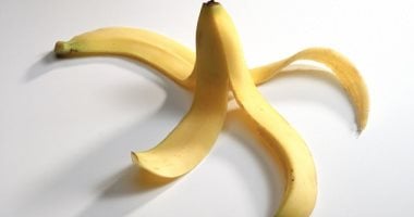 What happens to your body if you eat bananas at night?