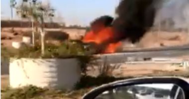 قارئ يشارك بفيديو لحريق سيارة بطريق السويس