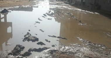 صور.. مياه الصرف الصحى تغرق شوارع منطقة حوض الداير فى الغربية