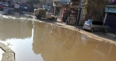مياه الصرف الصحى تغرق شوارع المدينة الصناعية فى الفيوم.. صور