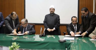 صور.. وزير الأوقاف يعلن 200 منحة ماجستير للأئمة بالتعاون مع الدراسات الإسلامية