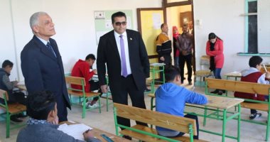 صور.. سكرتير عام جنوب سيناء يتفقد سير امتحانات الشهادة الإعدادية
