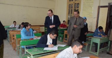 صور.. محافظ بنى سويف يتفقد امتحانات الفصل الدراسى الأول للإعدادية صور.. محافظ بنى سويف يتفقد امتحانات الفصل الدراسى الأول للإعدادية
