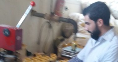 تموين الشرقية يداهم مصنع حلوى طحينية يستخدم موادا مجهولة المصدر