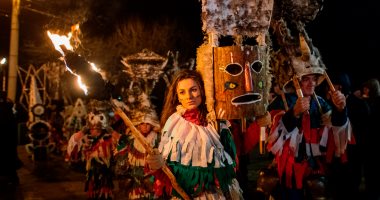 صور.. انطلاق مهرجان الأقنعة فى بلغاريا لطرد الأرواح الشريرة