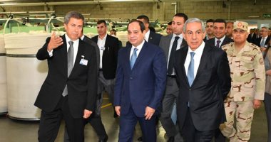 السيسي يداعب وزير قطاع الأعمال: لو طلبت فلوس عمرو الجارحى هيطلع لك جيوبه (صور)
