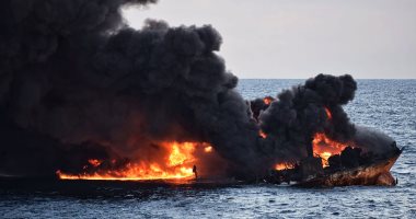 ننشر صور لحظة غرق ناقلة النفط الإيرانية المحترقة قبالة سواحل الصين