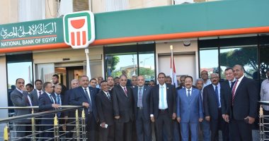 رئيس جامعة أسوان يتفقد مقر البنك الأهلي المصري بعد تطويره 