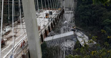 صور.. مصرع 9 عمال وإصابة 5 أخرين فى انهيار جسر تحت الإنشاء فى كولومبيا
