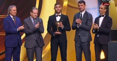 فوزى غلام يتوج بجائزة أفضل لاعب جزائرى لعام 2017