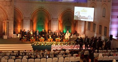 وزير خارجية الإمارات يجرى اتصالًا هاتفيًّا بشيخ الأزهر للإشادة بمؤتمر القدس