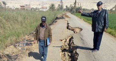 صور.. إصلاح انهيار بطريق قريتى النزلة المستجدة والخوالد بأسيوط