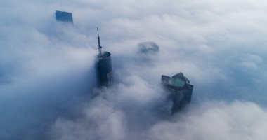 صور.. الضباب الدخانى تغطى ناطحات السحاب فى شرق الصين