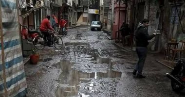 صور.. غرق شوارع المعصرة فى دمياط بمياه الصرف والأهالى يطالبون بصيانة الشبكة