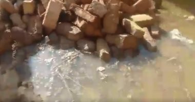 قارئ يشكو غرق شوارع قرية الريانية فى الأقصر بمياه الصرف الصحى