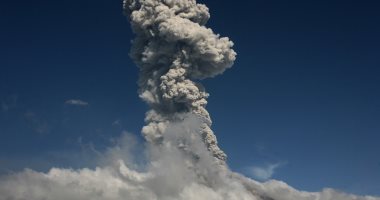 صور..ثوران بركان جبل "سينابونج" مجددا فى إندونيسيا شمال جزيرة سومطرة