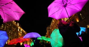 صور.. استمرار مهرجان الأضواء المبهرة فى لندن بألوان متجددة