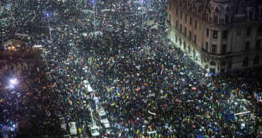 صور.. مواطنو رومانيا يتظاهرون فى بوخارست اعتراضا على التعديلات الدستورية