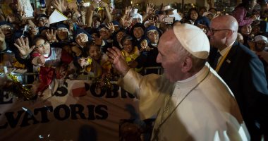 البابا فرنسيس يطلق النكات فى لقاء مع راهبات بيرو
