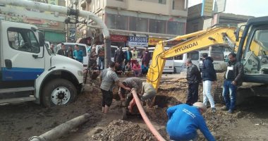 صور.. شلل برورى بمدينة فاقوس بالشرقية بسبب انفجار خط الصرف الصحى الرئيسى