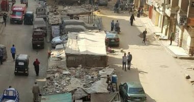 قارئ يشكو من انتشار الإشغالات والقمامة بشارع الترعة فى بشتيل 