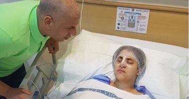 وائل جمعة ينشر صورة ابنته فى المستشفى.. ويعلق: ألف سلامة عليكى يا بيبو
