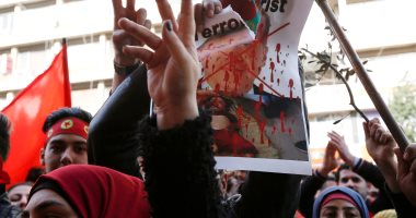 صور..مظاهرة كردية أمام سفارة روسيا فى بيروت احتجاجا على ضربات تركيا ضد عفرين