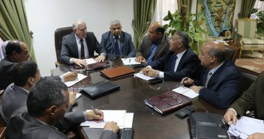 محافظ جنوب سيناء يناقش خطة تجهيز مقار اللجان الانتخابية مع رؤساء المدن