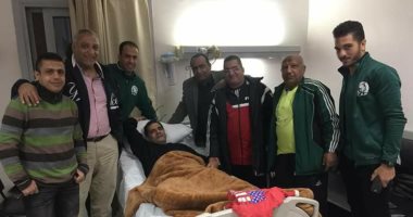 صور.. أعضاء لجنة الحكام يزورون جمال الغندور بعد إجرائه عملية جراحية