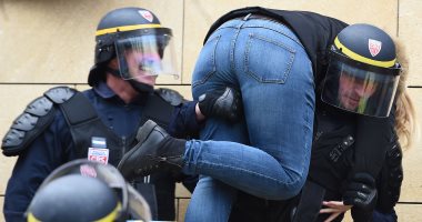 جمعيات تندد بإستخدام الشرطة الفرنسية العنف مع متطوعين يساعدون المهاجرين